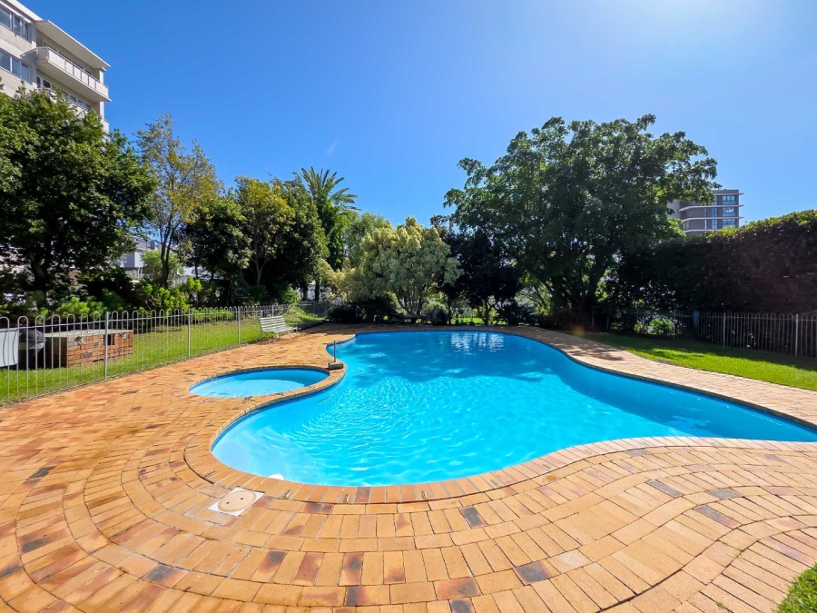 To Let 2 Bedroom Property for Rent in Green Point Western Cape